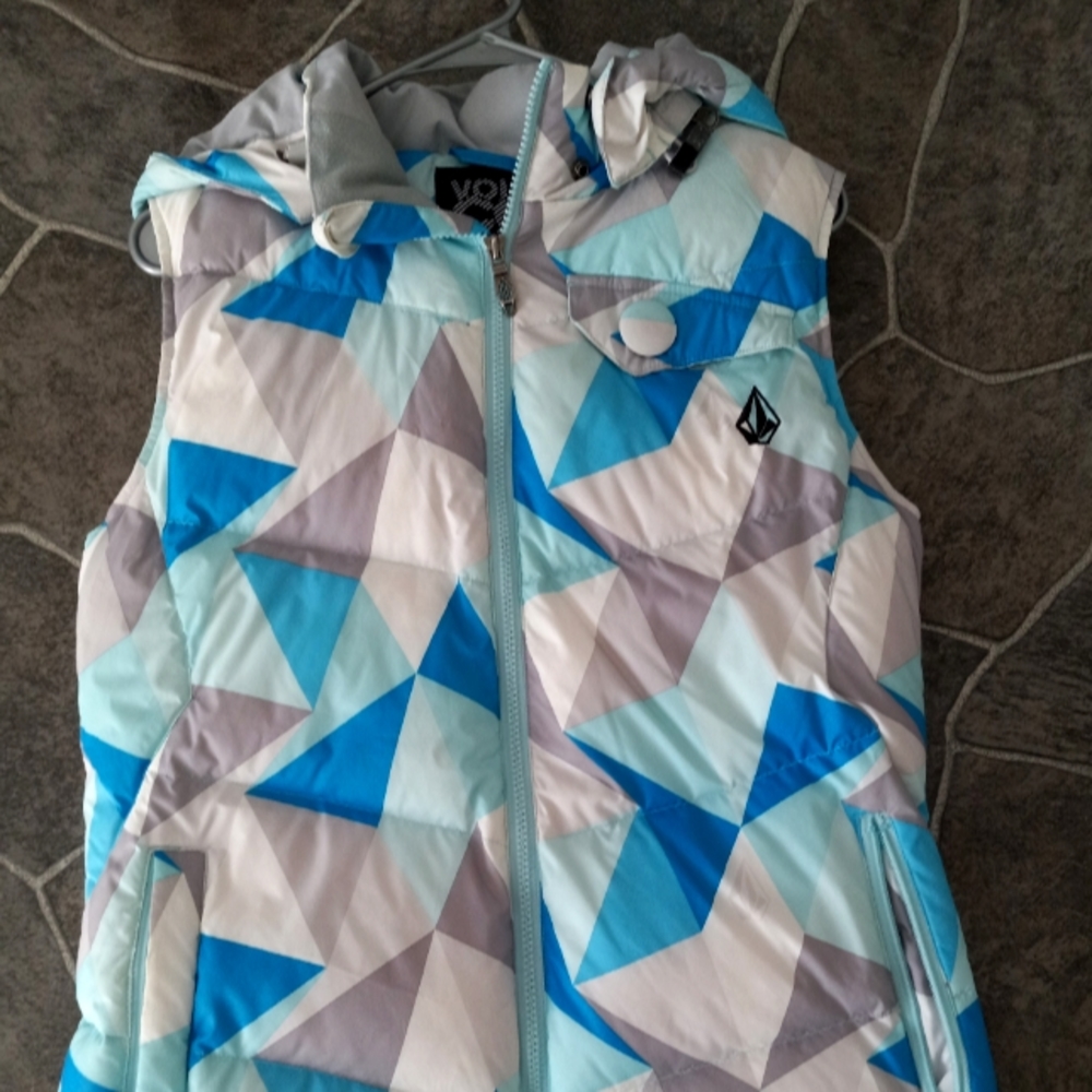 Volcom  women's vest ,size M, NWOT, blue , grey, white and teal